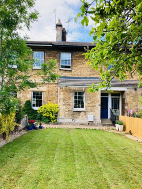 Cosy Two Bedroom Cottage in Stamford